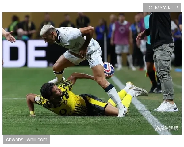 吉拉西击中横梁：多特蒙德主场失利的关键瞬间